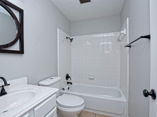 806 Red River LN, Leander, TX 78641