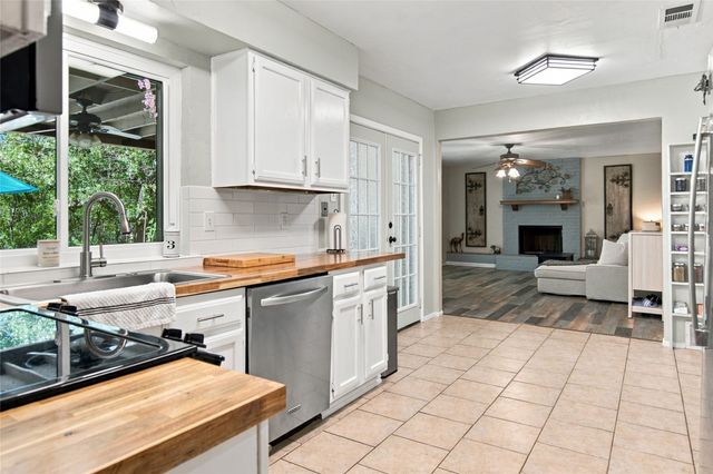 3902 Brookgate Court, Arlington, TX 76016