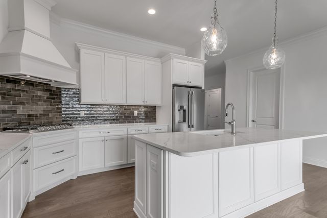 385 Weston Park, Lexington, KY 40515