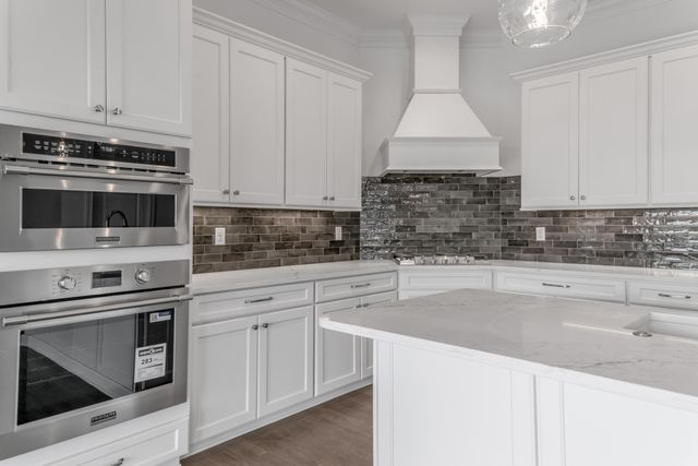 385 Weston Park, Lexington, KY 40515