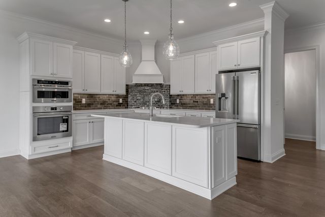 385 Weston Park, Lexington, KY 40515