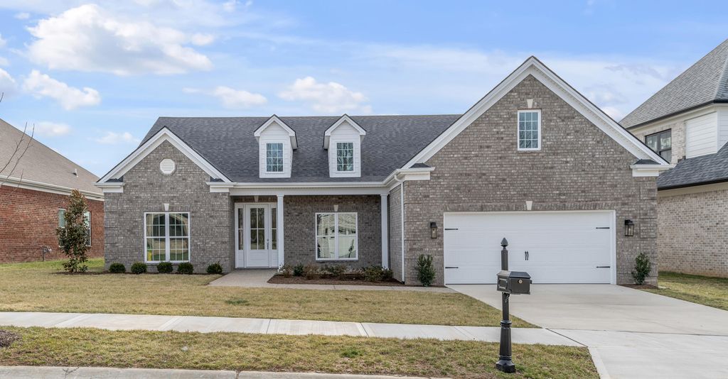 385 Weston Park, Lexington, KY 40515