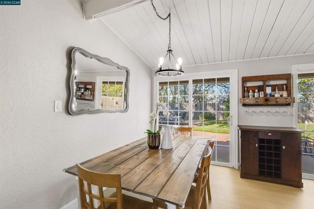 2261 Gehringer Dr, Concord, CA 94520