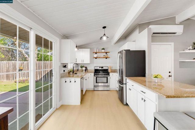 2261 Gehringer Dr, Concord, CA 94520