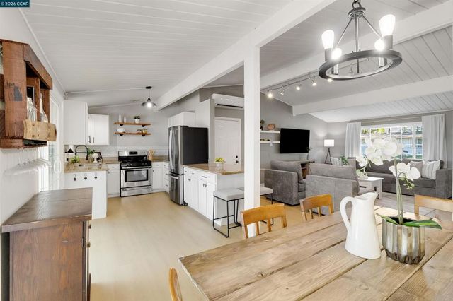 2261 Gehringer Dr, Concord, CA 94520