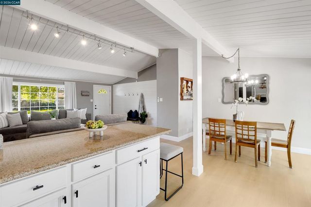 2261 Gehringer Dr, Concord, CA 94520