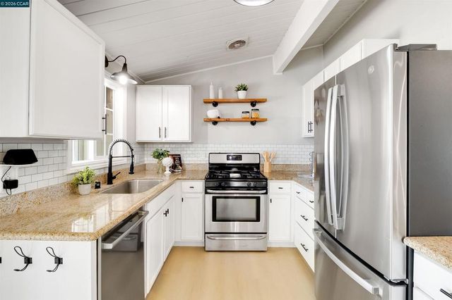 2261 Gehringer Dr, Concord, CA 94520