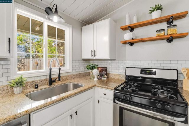 2261 Gehringer Dr, Concord, CA 94520