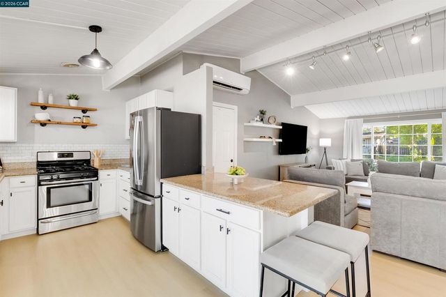 2261 Gehringer Dr, Concord, CA 94520