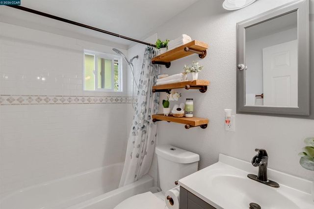 2261 Gehringer Dr, Concord, CA 94520