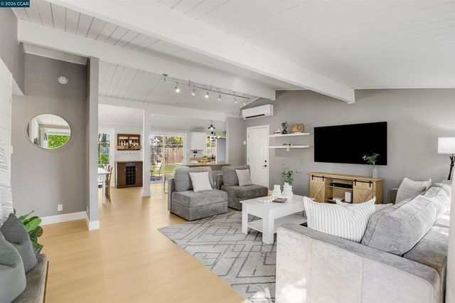 2261 Gehringer Dr, Concord, CA 94520