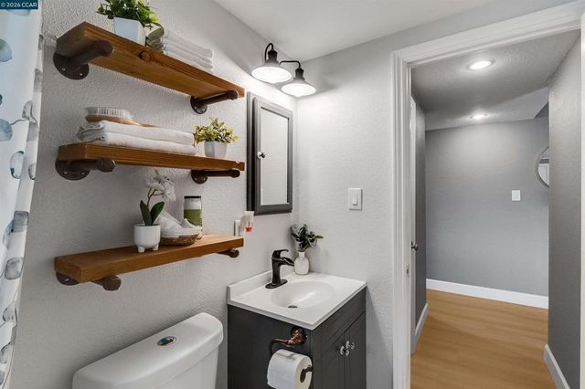 2261 Gehringer Dr, Concord, CA 94520