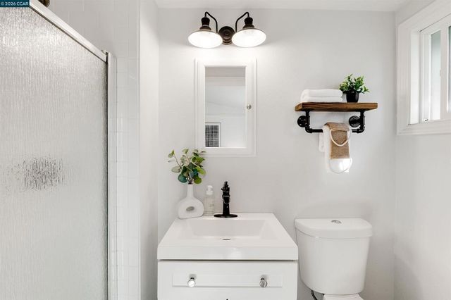 2261 Gehringer Dr, Concord, CA 94520