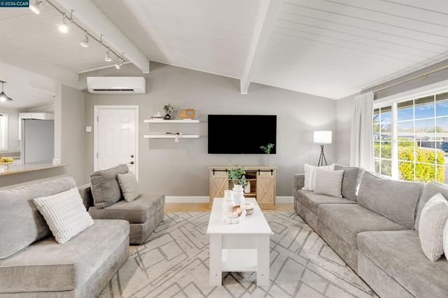 2261 Gehringer Dr, Concord, CA 94520