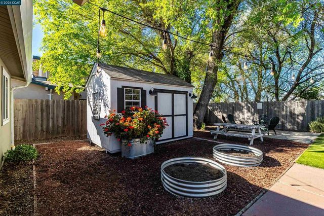 2261 Gehringer Dr, Concord, CA 94520