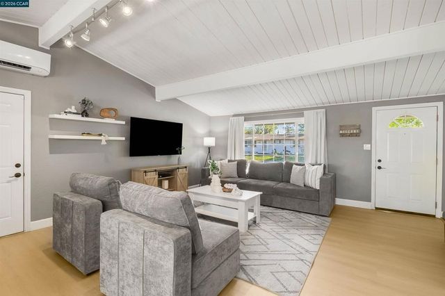 2261 Gehringer Dr, Concord, CA 94520