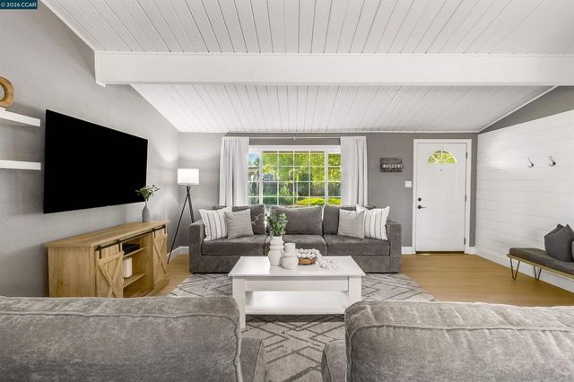 2261 Gehringer Dr, Concord, CA 94520