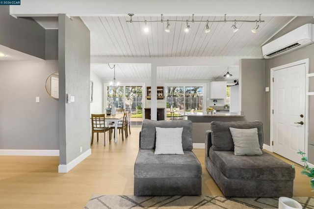 2261 Gehringer Dr, Concord, CA 94520