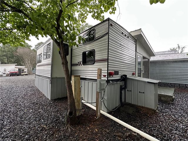 107 Pine Street, New London, NC 28127