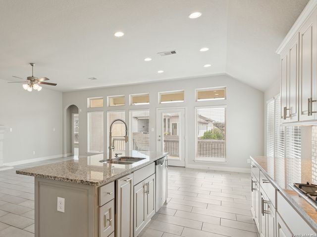 1154 THICKET LN, New Braunfels, TX 78132