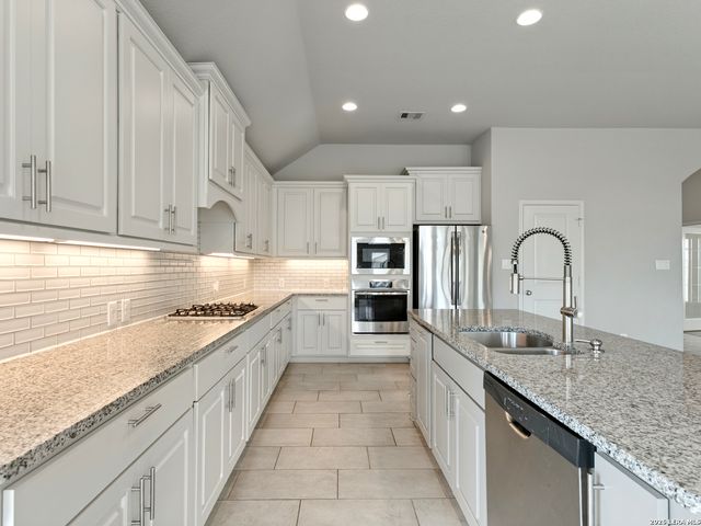 1154 THICKET LN, New Braunfels, TX 78132
