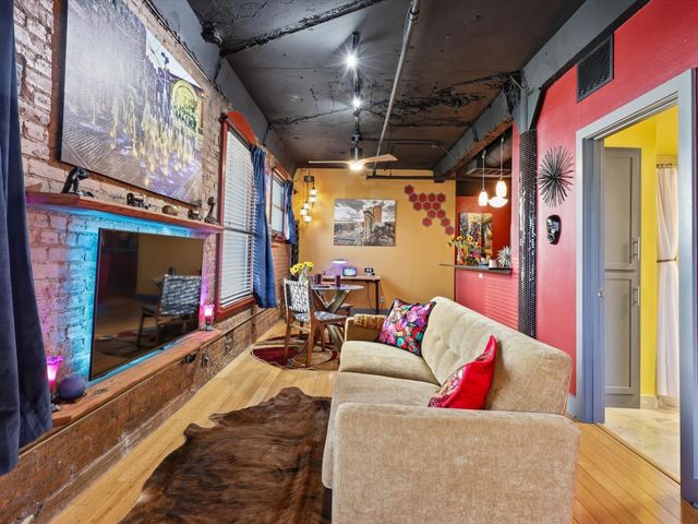 910 Houston Street 305, Fort Worth, TX 76102