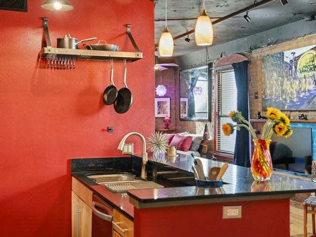 910 Houston Street 305, Fort Worth, TX 76102