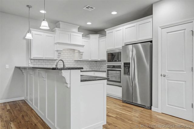 7311 E Oak Ridge Street, Broken Arrow, OK 74014