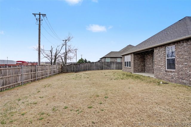 7311 E Oak Ridge Street, Broken Arrow, OK 74014