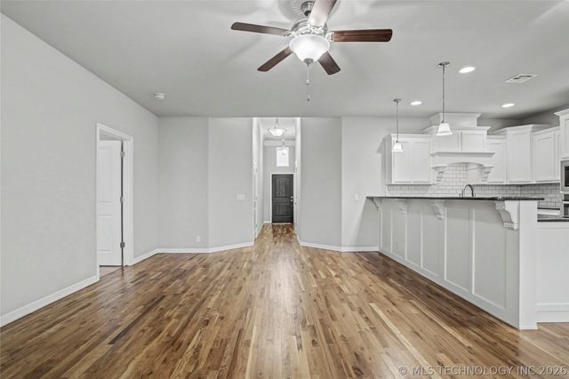 7311 E Oak Ridge Street, Broken Arrow, OK 74014