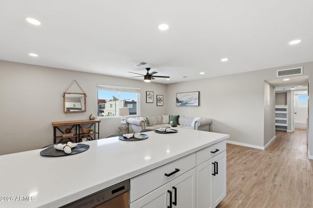 4756 E MORELAND Street, Phoenix, AZ 85008