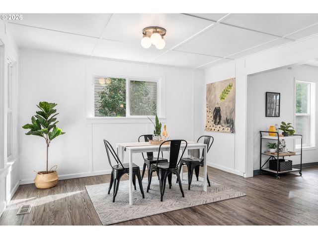 9039 N RICHMOND Ave, Portland, OR 97203