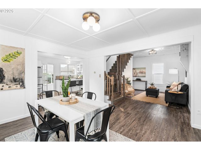 9039 N RICHMOND Ave, Portland, OR 97203
