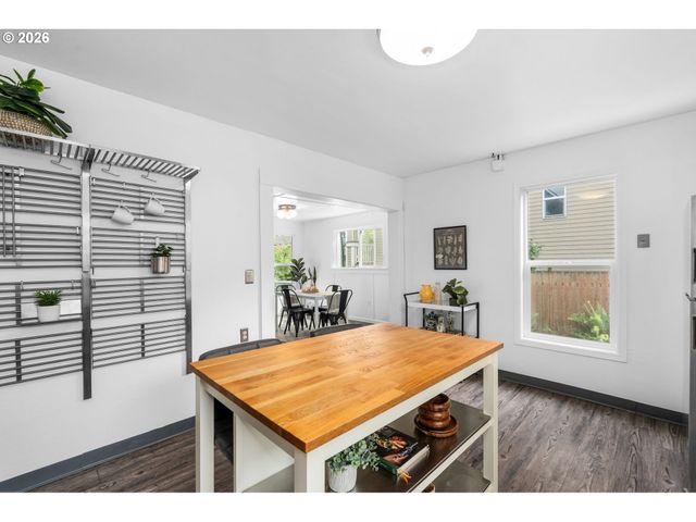 9039 N RICHMOND Ave, Portland, OR 97203