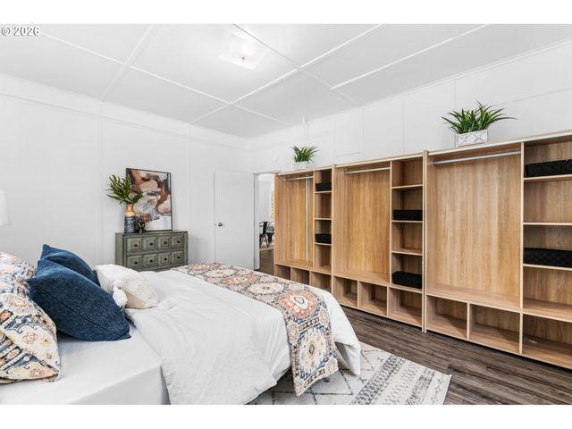 9039 N RICHMOND Ave, Portland, OR 97203