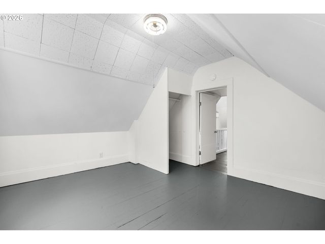 9039 N RICHMOND Ave, Portland, OR 97203