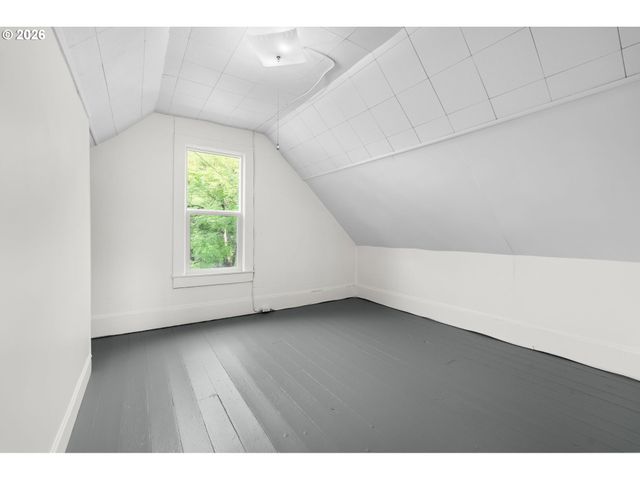 9039 N RICHMOND Ave, Portland, OR 97203