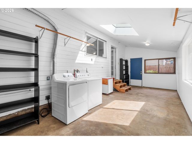 9039 N RICHMOND Ave, Portland, OR 97203