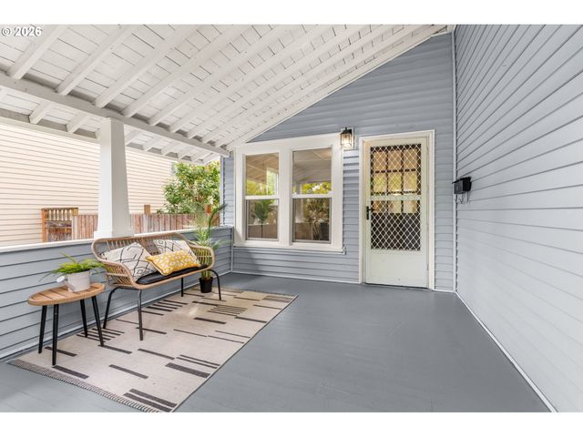9039 N RICHMOND Ave, Portland, OR 97203
