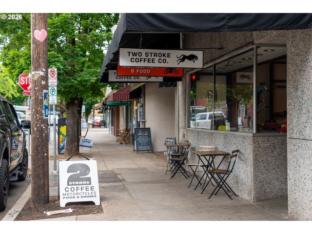 9039 N RICHMOND Ave, Portland, OR 97203