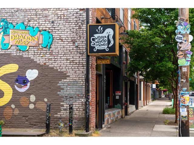 9039 N RICHMOND Ave, Portland, OR 97203