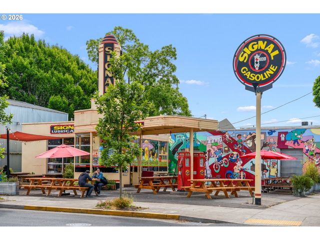 9039 N RICHMOND Ave, Portland, OR 97203