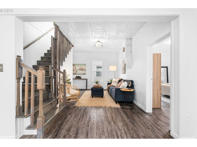 9039 N RICHMOND Ave, Portland, OR 97203