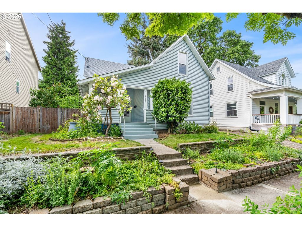 9039 N RICHMOND Ave, Portland, OR 97203