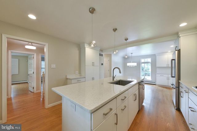 6113 W MILL RD, Flourtown, PA 19031