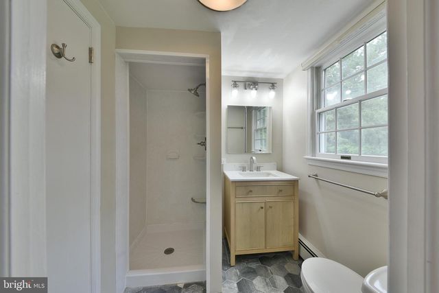 6113 W MILL RD, Flourtown, PA 19031
