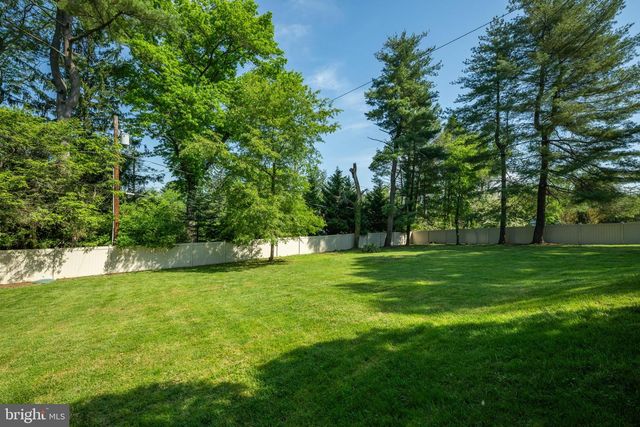 6113 W MILL RD, Flourtown, PA 19031