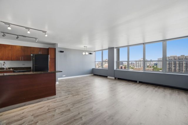 655 W IRVING PARK Road 1704, Chicago, IL 60613