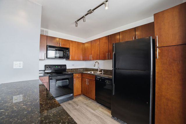 655 W IRVING PARK Road 1704, Chicago, IL 60613