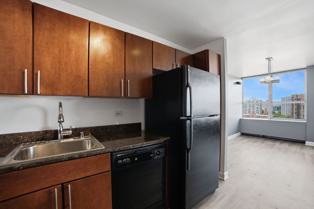 655 W IRVING PARK Road 1704, Chicago, IL 60613